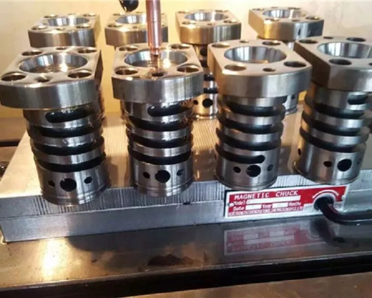 हॉट रनर के साथ पीईटी बोतल प्रीफॉर्म मोल्ड